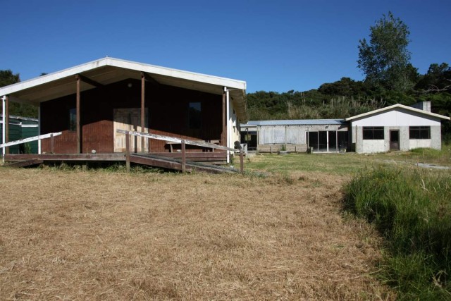 Moehau Marae vi