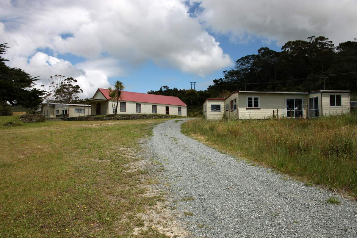 Taipa Marae vi